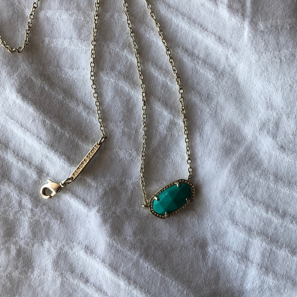 Kendra Scott necklace